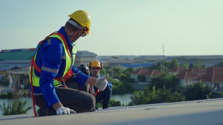 Best Roof Installation  in Kewaunee, WI
